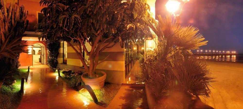 阿拉西奥Le Terrazze公寓式酒店 外观 照片